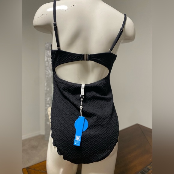 swimsuit - Picture 2 of 2